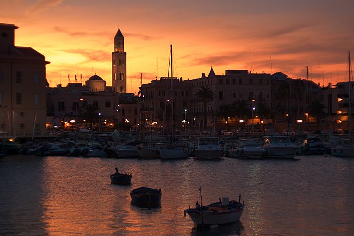 Bari al tramonto - fotografia di Augusto Aulenta