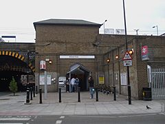 Bethnal Green railway stn entrance.JPG