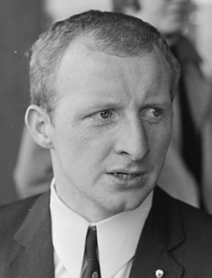 Jimmy Johnstone (cropped).jpg