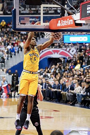 Kevon Looney dunk