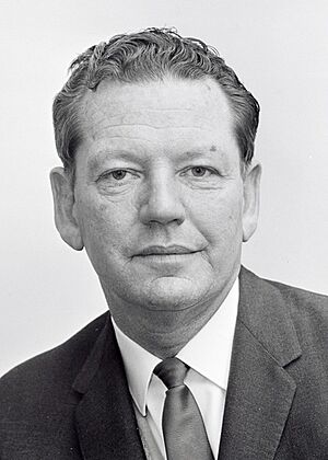 Senator Donald Robert Willesee (cropped).jpg
