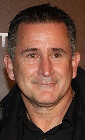 Anthony LaPaglia crop (cropped).jpg