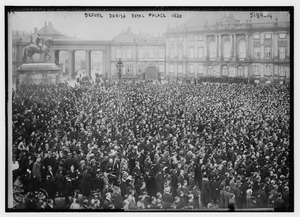 Before Danish Royal Palace, 1920 LCCN2014710621