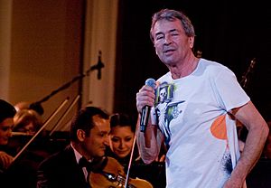 Ian-Gillan-with-Armenian-State-Philharmonic-Orchestra-26Mar-2010