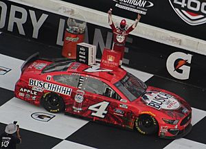 Kevin harvick victory lane (50212489352)