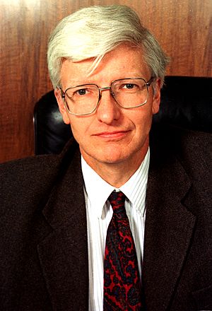 LLewellyn Smith as CERN DG.jpg