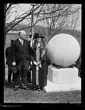 Peary daughter at grave