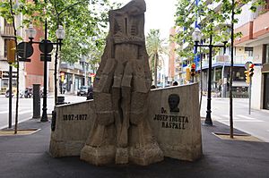 Trueta monument devant