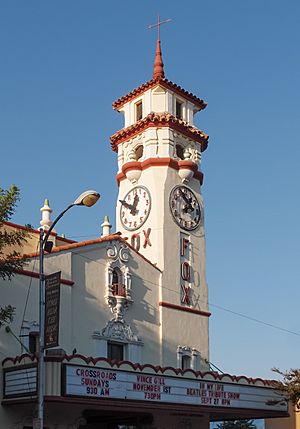 Visalia Fox Theatre 2013.jpg