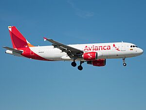 Avianca Airbus A320-214 (N446AV) at Miami International Airport (24424335366)