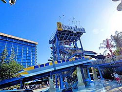 DisneylandHotel5 (24398080093)