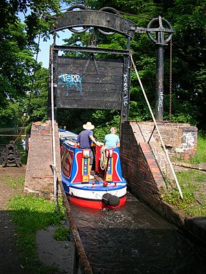 Lifford Lane Guillotine Stop Lock east