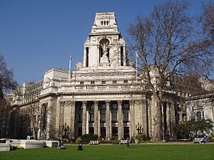 PLA Building facing Trinity Square - geograph.org.uk - 74940.jpg