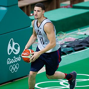 Treino da seleção de basquete dos Estados Unidos (28154261724) (cropped)