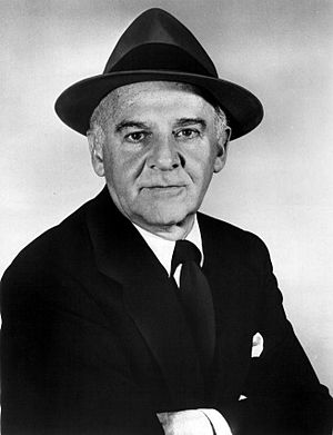 Walter Winchell 1960.JPG