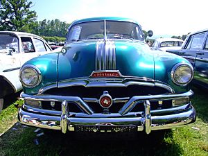 1952 Pontiac Fleetleader four-door sedan, front