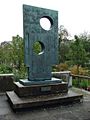 Barbara Hepworth sculpture, University of Liverpool (1).JPG