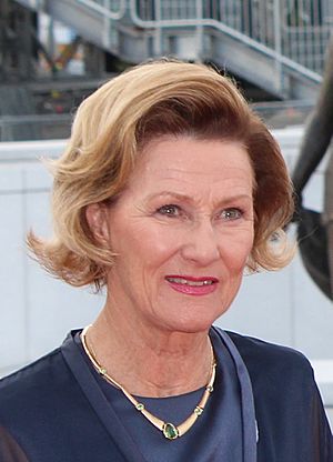 Dronning Sonja - Kino 2012 (cropped).JPG