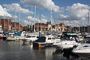 Hull Marina - geograph.org.uk - 2102705