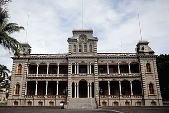 Iolani Palace (51872681413).jpg