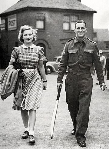 Len Hutton with wife c1945