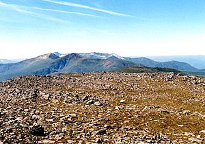 Chno Dearg summit looking west