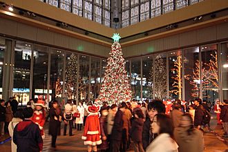 Christmas tree in marunouchi.jpg