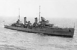 HMAS Sydney (AWM 301473) cropped.jpg