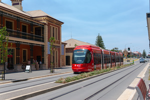 NewcastleLightRail-Urbos100-OldNewcastleStation