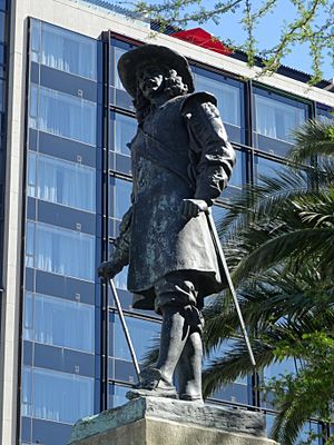 Riebeeck Statue in Cape Town