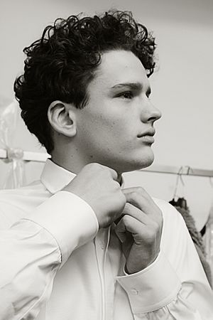 Simon Nessman.jpg