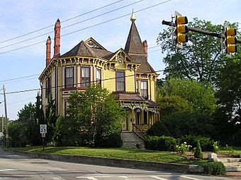 Smithfield mansion on main.JPG