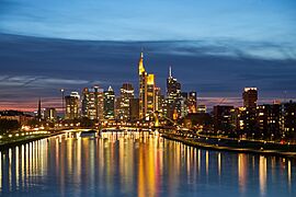 Frankfurt Skyline at night (Unsplash)