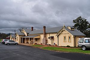 Gundagai Railway Station 201308.JPG