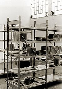 Iris Haeussler (1991)Archivio 01-Shelf