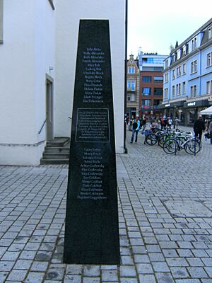 Konstanz-bahnhofstraße-ecke-sigismundstraße-deportierte-konstanzer-juden-monolith