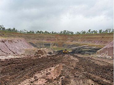 Middlemount coal mine, 2011.jpg