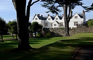 St Fagans Castle.jpg