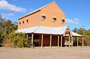 Blackall Masonic Temple, 2011.jpg