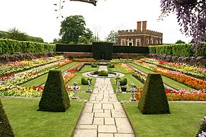 Hampton-Court-F