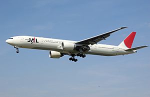 Japan.airlines.b777-300.ja733j.arp.jpg