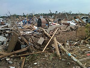 Tuscaloosa tornado damage 27 April 2011.jpg