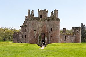 Caerlaverock Castle (44262280225)