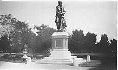 Humboldt-statue-tower-grove-benecke