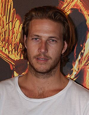 Luke Bracey (cropped).jpg