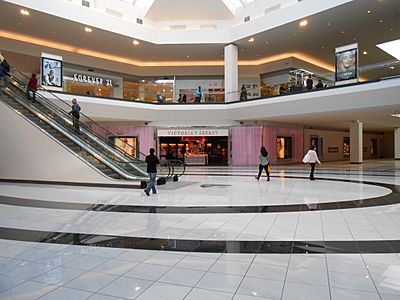 QuakerBridgeMall Center Court