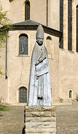 Echternach statue willibrord.jpg