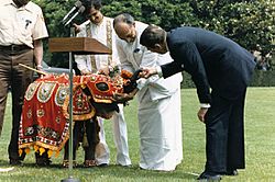 Jayewardene presents elephant to Reagan