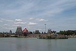 Tiruvarur temple, tank, car.jpg