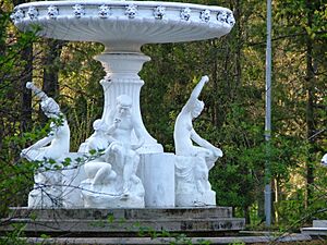 Cluj-Napoca Central Park-statue 01